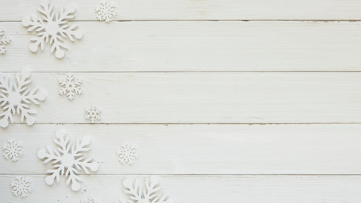 無料Photo 木の板にフラットレイクリスマス装飾雪片