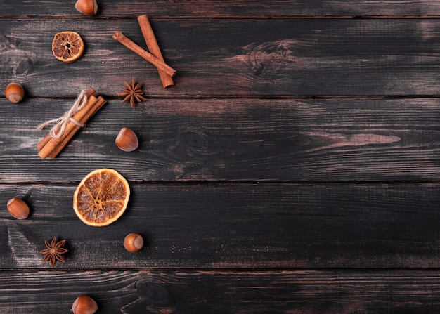 Free photo flat lay of cinnamon sticks with chestnuts