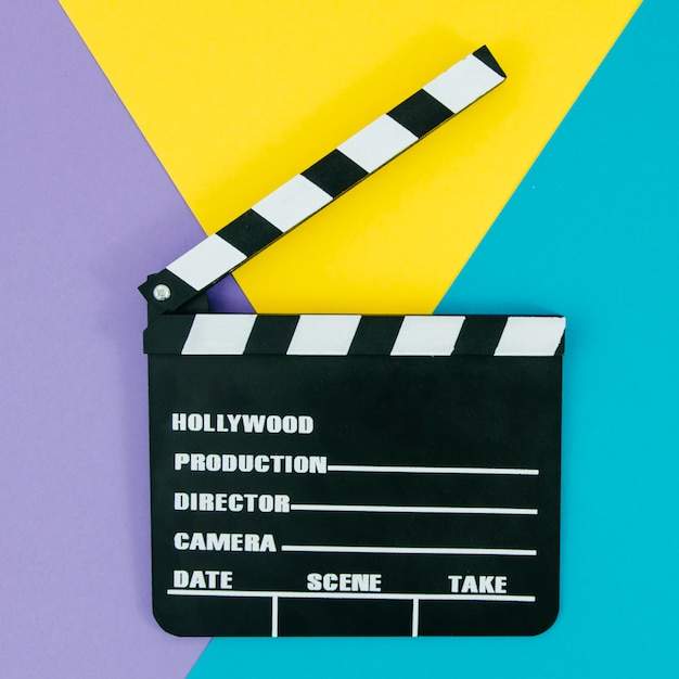 Free photo flat lay of clapperboard for cinema concept