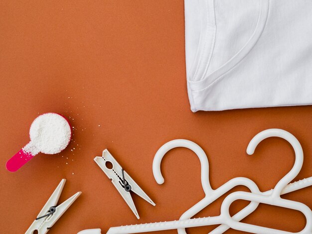 Flat-lay clothes hangers with clothespins