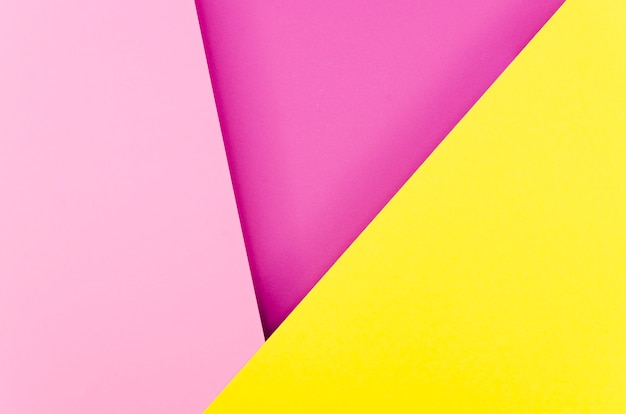 Плоская раскладка красочных бумажных геометрических фигур