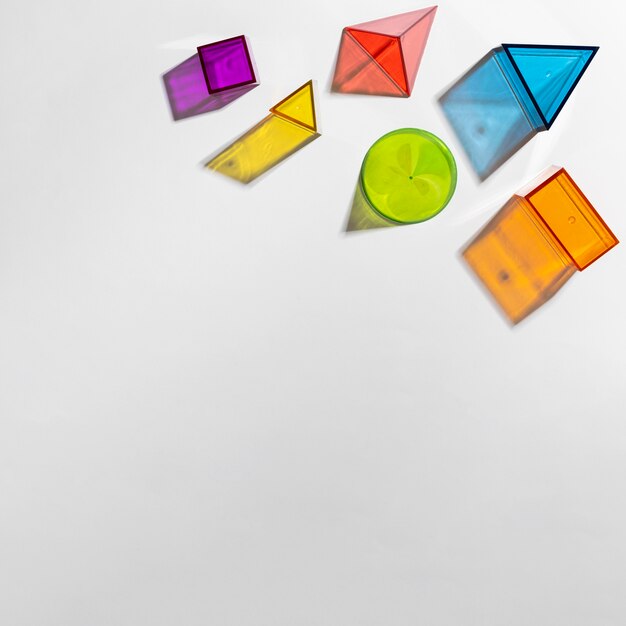 Free photo flat lay of colorful translucent shapes with copy space