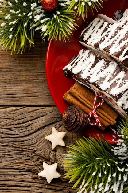 Плоская композиция вкусного рождественского десерта