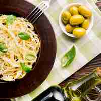 Foto gratuita composizione piatta laici di cibo italiano