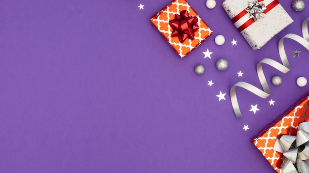 Free photo flat lay composition of wrapped gifts