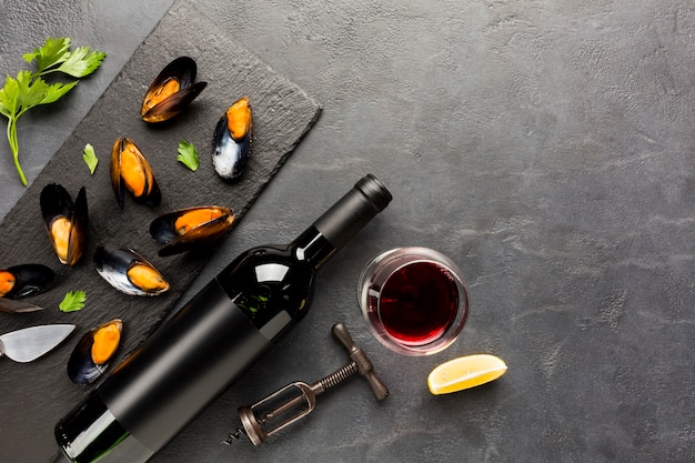 Flat-lay cooked mussels and wine with copyspace