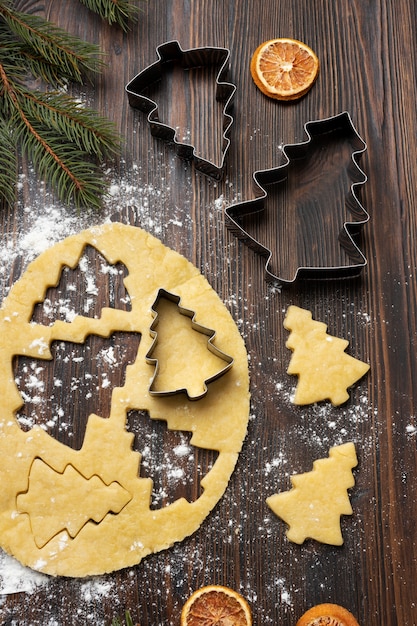 Free photo flat lay cookie dough with tree shape