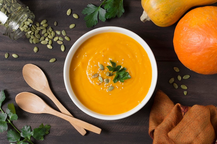 Free Photo flat lay cream soup and seeds