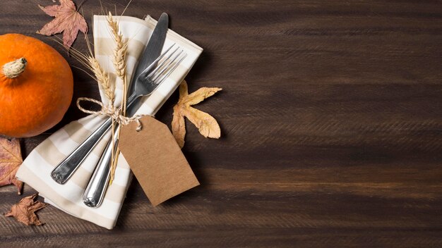 Flat lay cutlery with autumn leaves