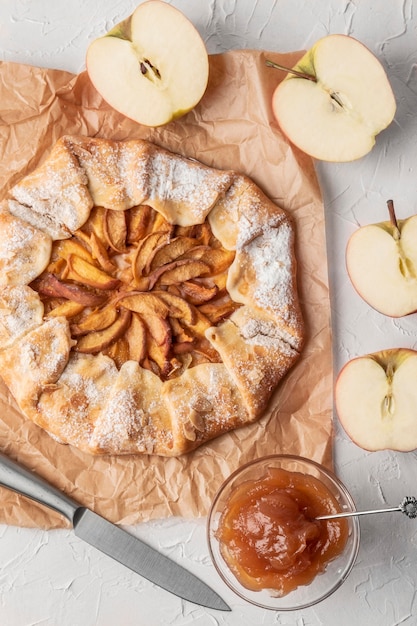Flat lay delicious apple pie with jam