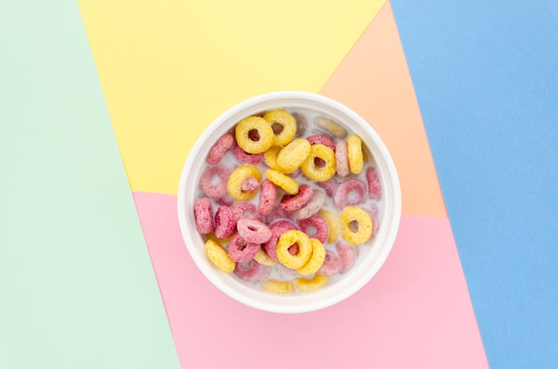 Free photo flat lay delicious bowl of fruit cereal loops