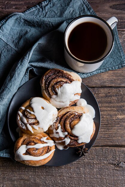 Flat lay of delicious cinnamon rolls concept