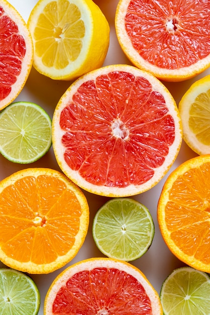 フラットレイおいしい柑橘類のアレンジメント