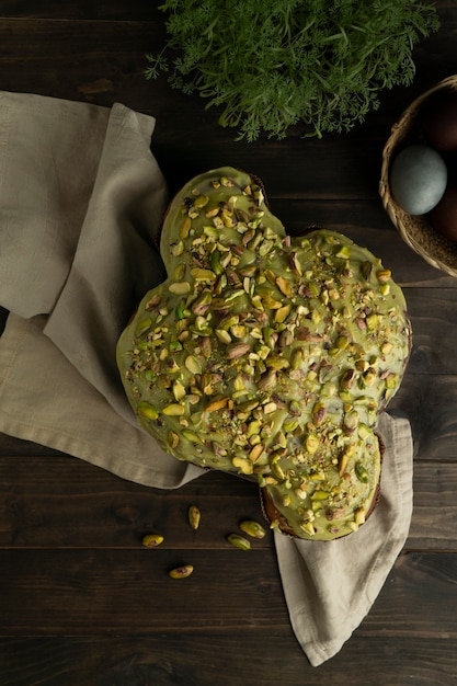 Free photo flat lay delicious colomba with pistachio
