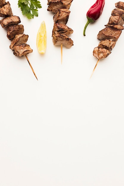 Free photo flat lay of delicious kebab with lemon and chili pepper