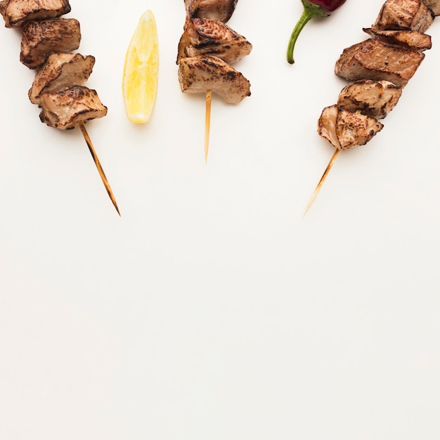 Free photo flat lay of delicious kebab with lemon and copy space