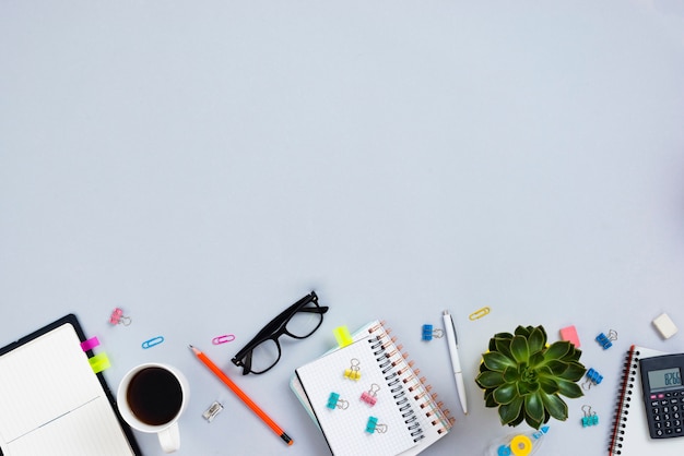 Free photo flat lay desk concept with copy space