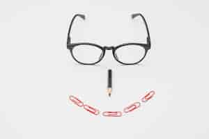 Free photo flat lay desk concept with glasses