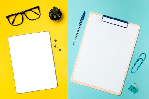 Flat lay desk concept with mockup tablet