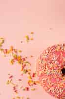 Free photo flat lay of doughnut with glazing and colorful sprinkles