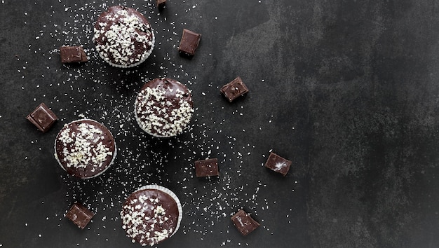 Free photo flat lay of doughnuts with chocolate and sprinkles