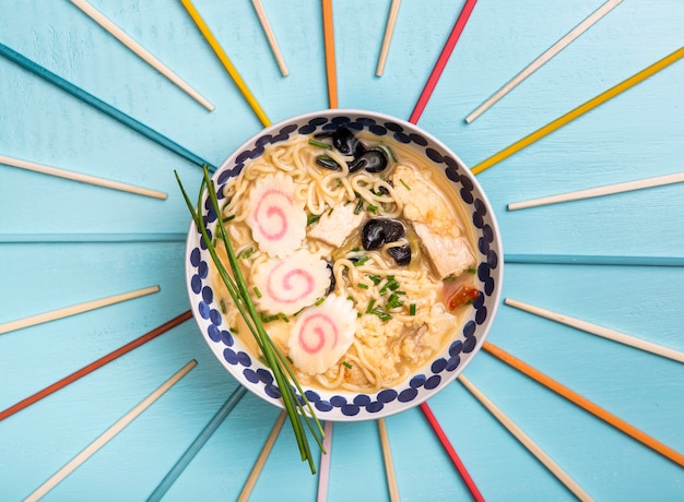 Free photo flat lay dumplings in steamer with colorful chopsticks