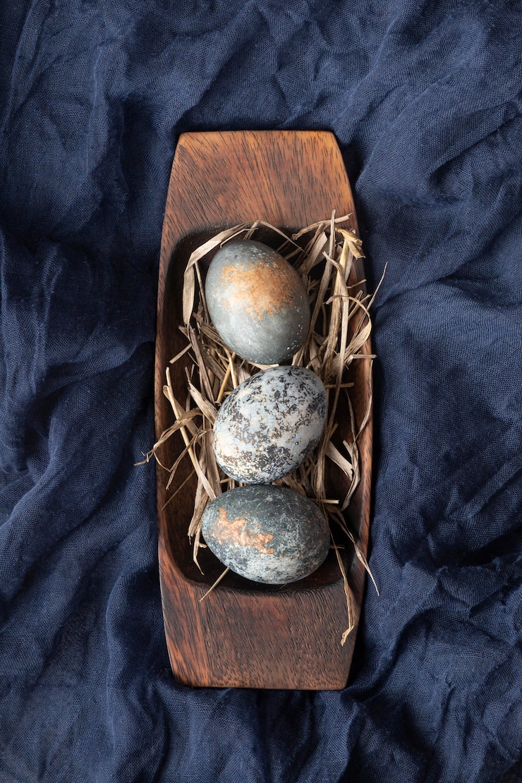 Free Photo flat lay of easter eggs on wooden plate and textile