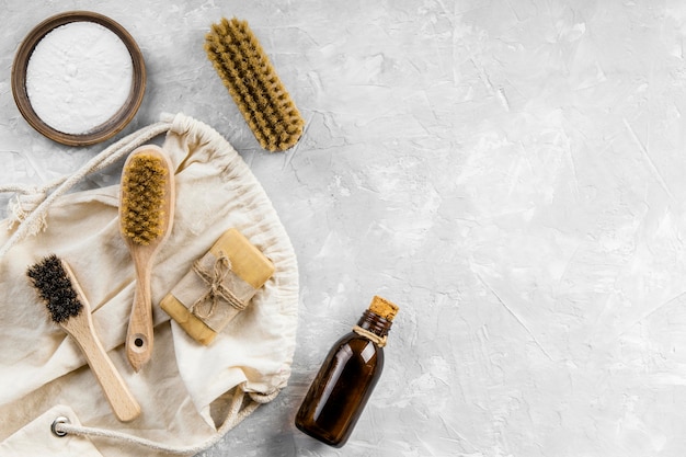 Free photo flat lay of eco-friendly cleaning products with selection of brushes and copy space