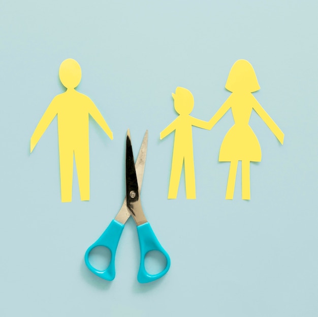 Бесплатное фото Плоская семейная форма бумаги для развода