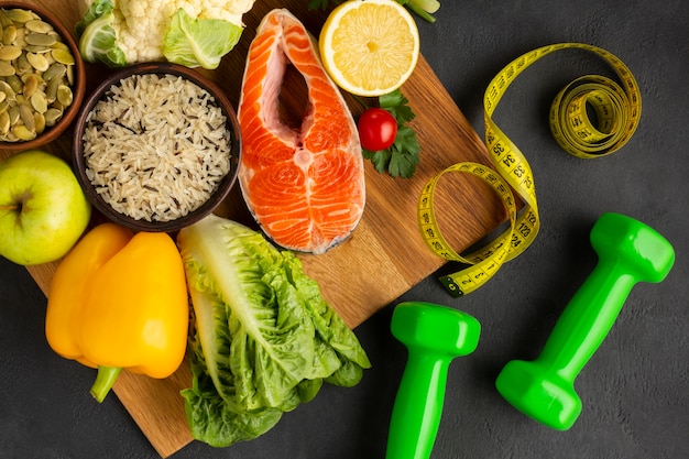 Free photo flat lay of fish and vegetables