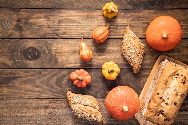 Free photo flat lay food frame on wooden background