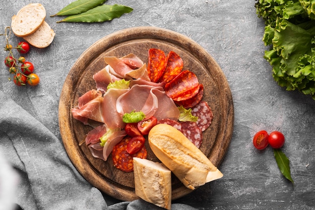 Foto gratuita piatto di laici concetto di carne fresca