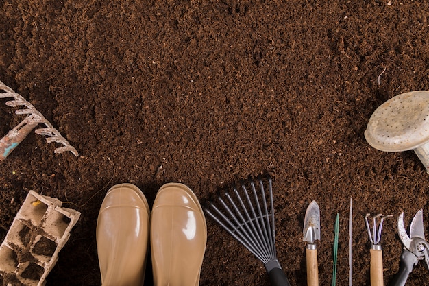 Composizione di giardinaggio piatto laico con copyspace