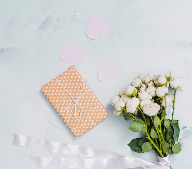 Free photo flat lay gift concept