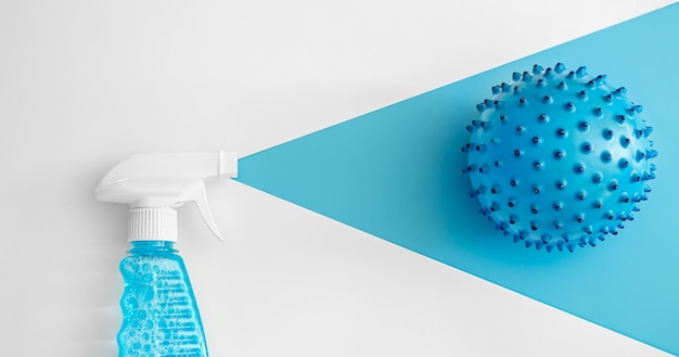 Foto gratuita concetto di pulizia spray per la pulizia di superfici e vetri piatti