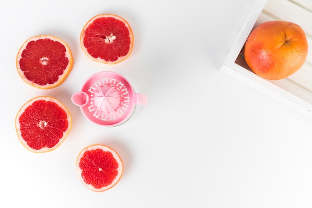 Flat lay juicer and grapefruit with copy space