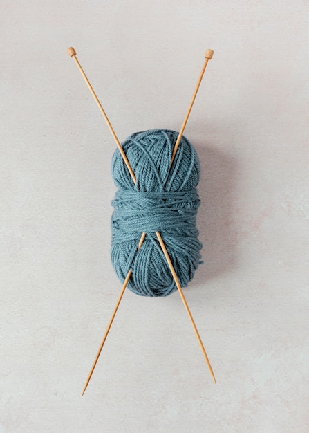 Flat lay knitting needles and wool