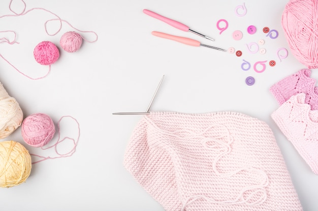 Free photo flat lay of knitting supplies