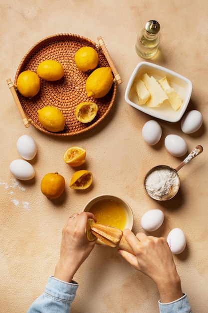 Бесплатное фото Плоская кладка лимонов и яиц