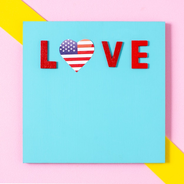 Плоские лежал любовные письма с сердцем флага США и копией пространства
