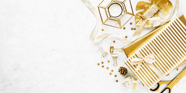 Free photo flat lay on marble background with golden deco