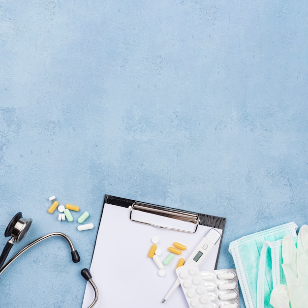 Free photo flat lay medical desk arrangement with copy space