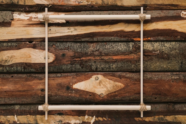 木材の背景にフラットレイアウトミニマリストフレーム