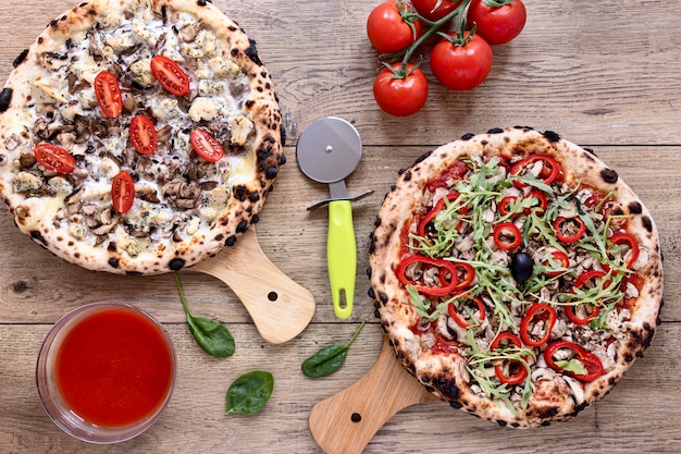 Free photo flat lay mushroom and tomato pizza