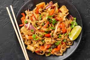 Free photo flat lay noodles with vegetables and chicken