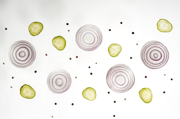 Free photo flat lay onion slices arrangement