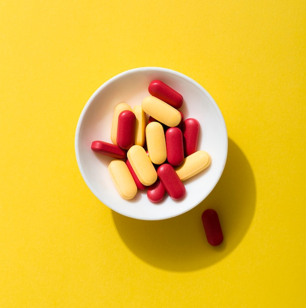 Free photo flat lay of pills in bowl