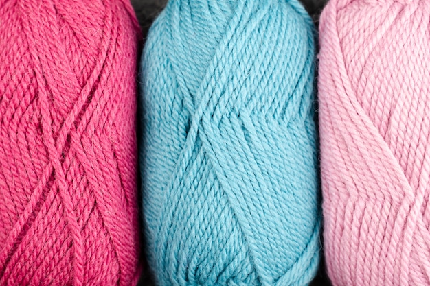 Free photo flat lay of pink and blue wool yarn