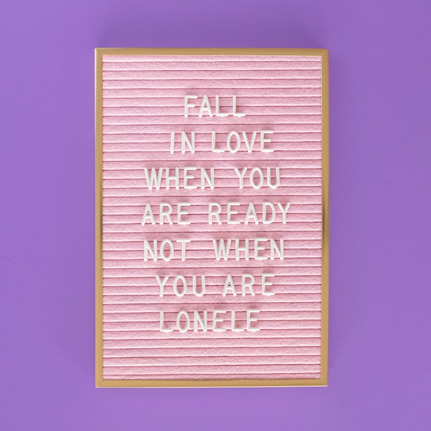 Free photo flat lay pink board with message