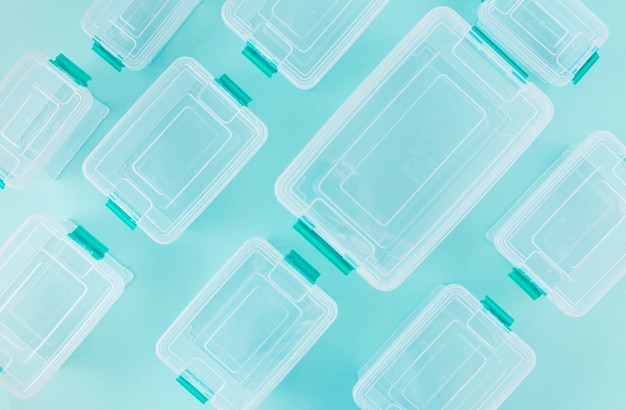 Free photo flat lay of plastic casseroles